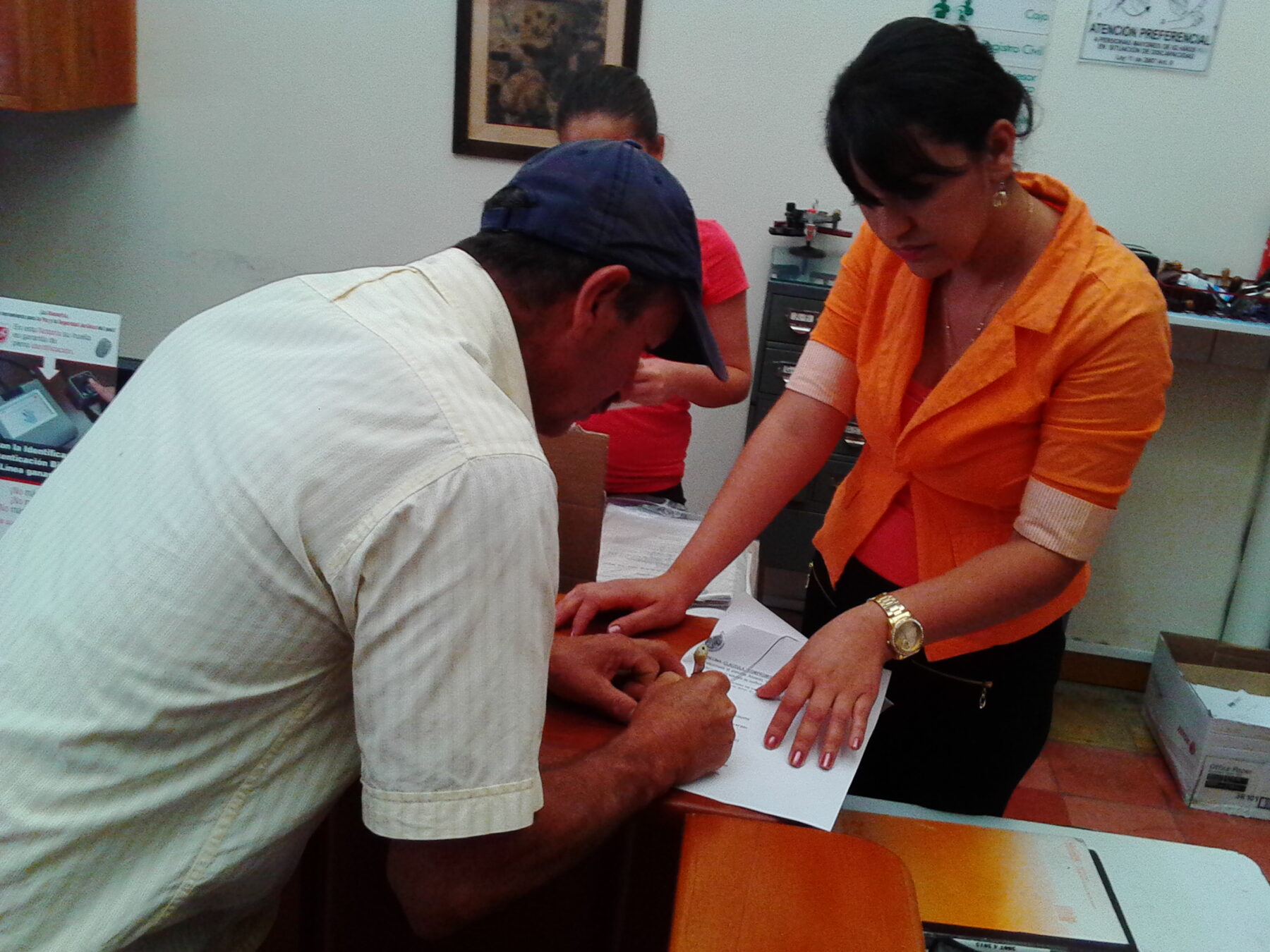 Firma de Acuerdos con los propietarios de alta montaña, ante la Notaria Municipal. 